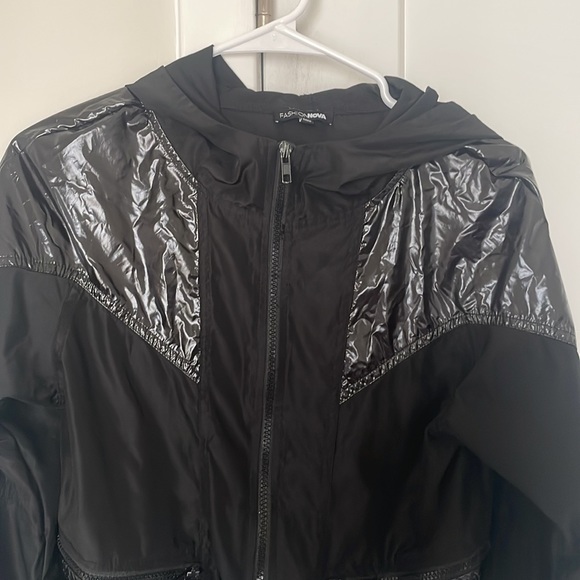 FASHIONNOVA windbreaker zip up - Picture 2 of 4